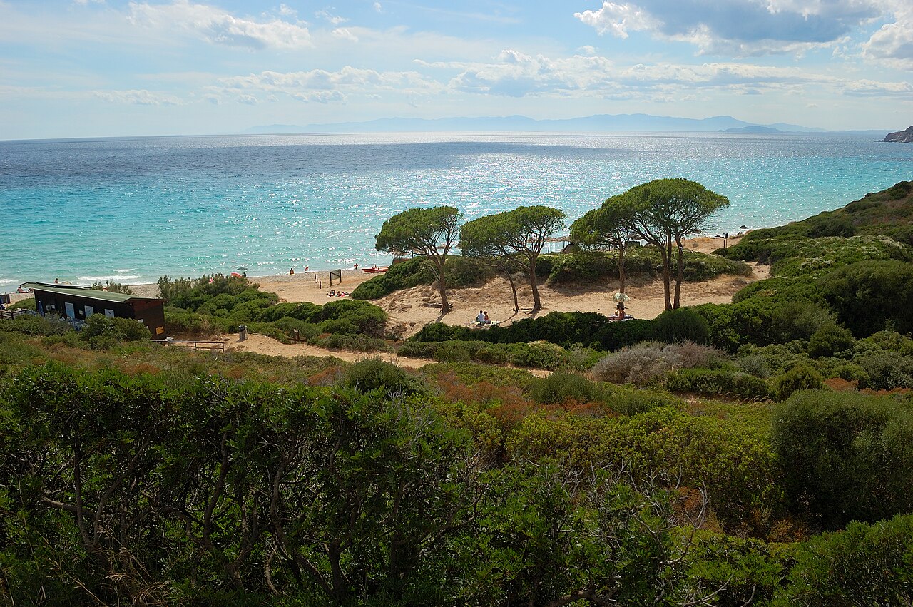 Cala Mari Pintau in Sardegna con mare turchese