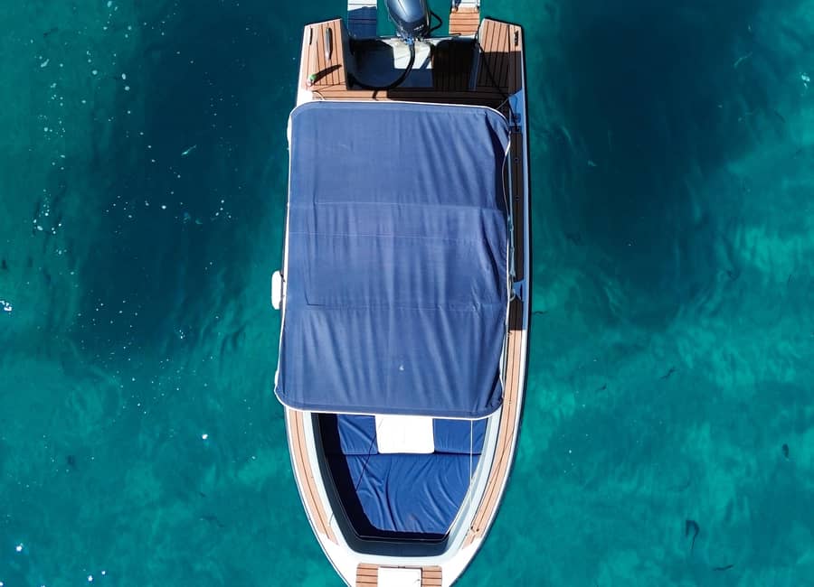 Barca e gommone a noleggio senza patente in Sardegna