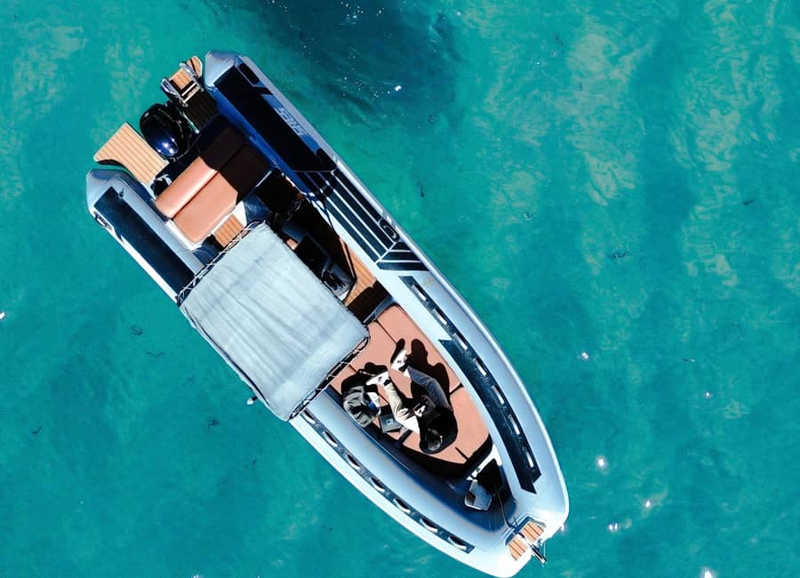 Barca grande senza patente nautica in Sardegna