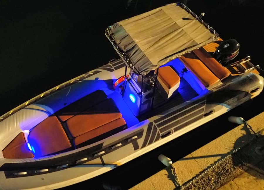 Luxury boat al tramonto in Sardegna